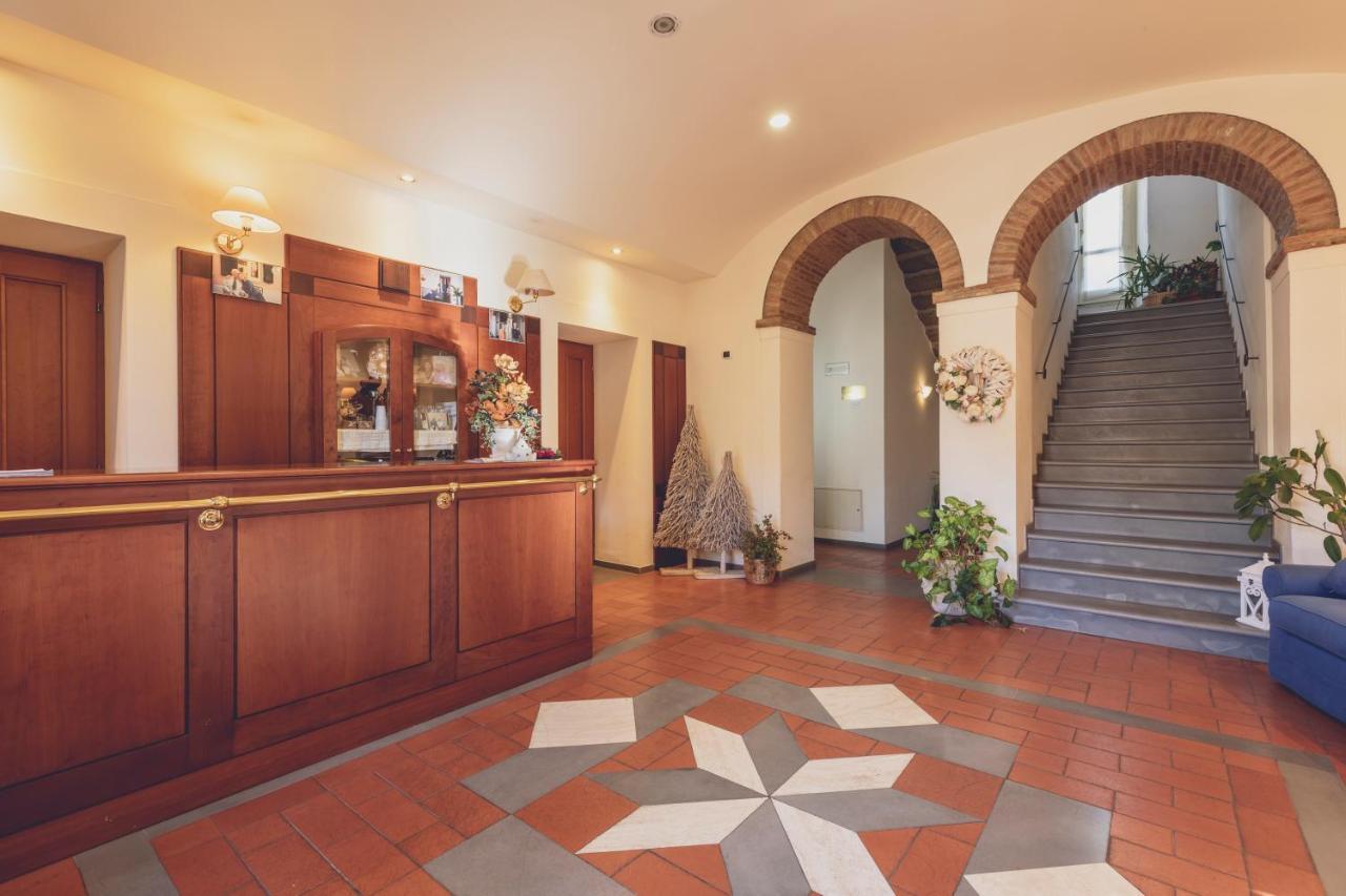 Albergo Ristorante Pasqui Rocca San Casciano Exterior photo