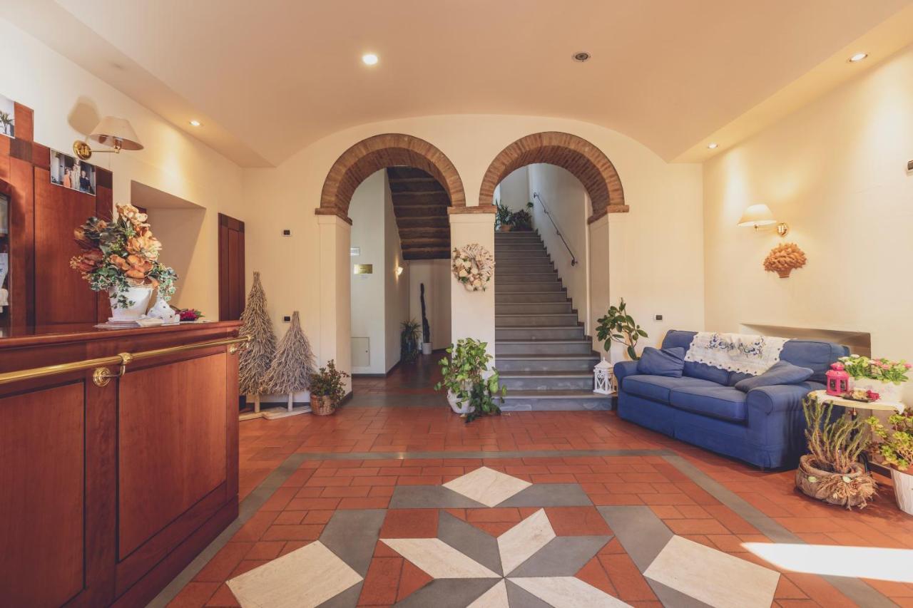 Albergo Ristorante Pasqui Rocca San Casciano Exterior photo